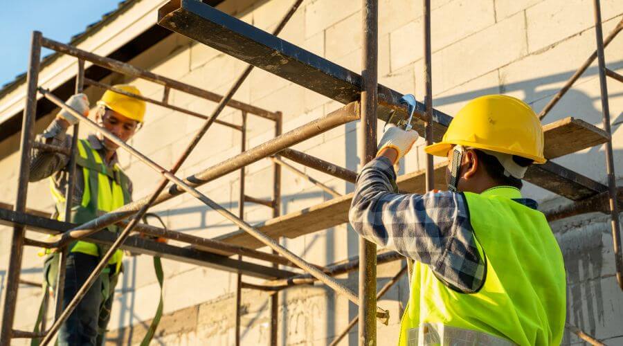 Professional gutter cleaning in Satin, TX